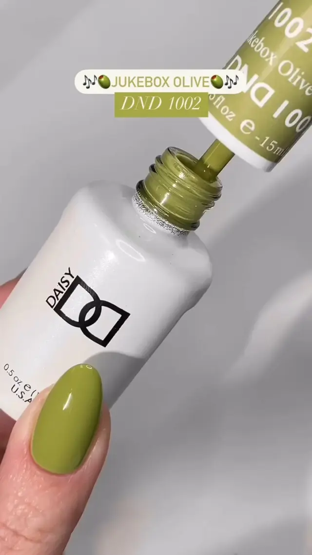 🎵💚 Turn up the volume with Jukebox Olive! This chic olive shade hits all the right notes for a bold, classy vibe. 

#JukeboxOlive 

Swatch by @sedjames